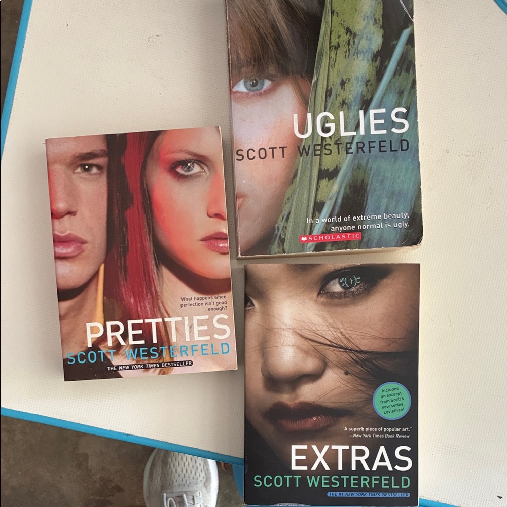 Scott Westerfeld Book Set - Uglies, Pretties, Extras